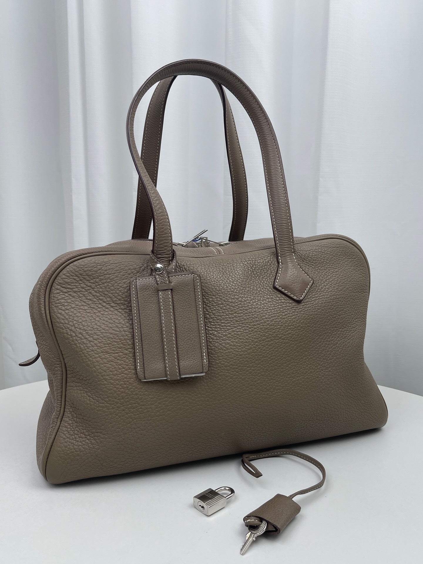 Hermès

Victoria Leather Handbag