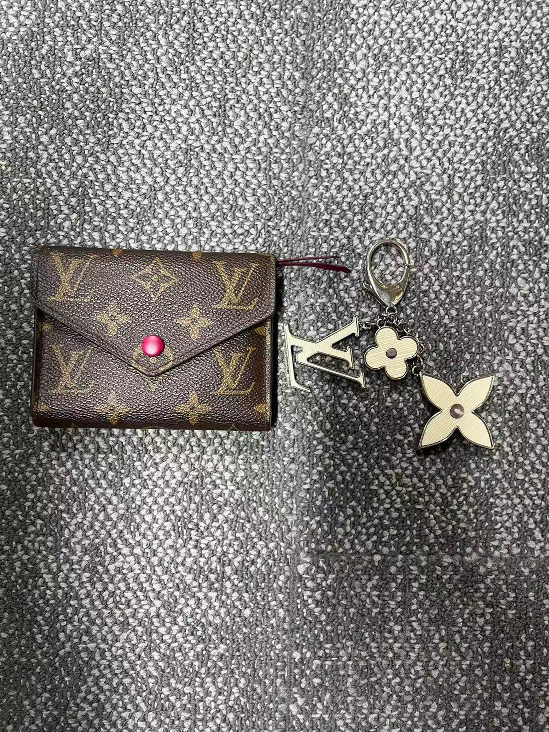 Lisa 4bags +1 charm 3-4