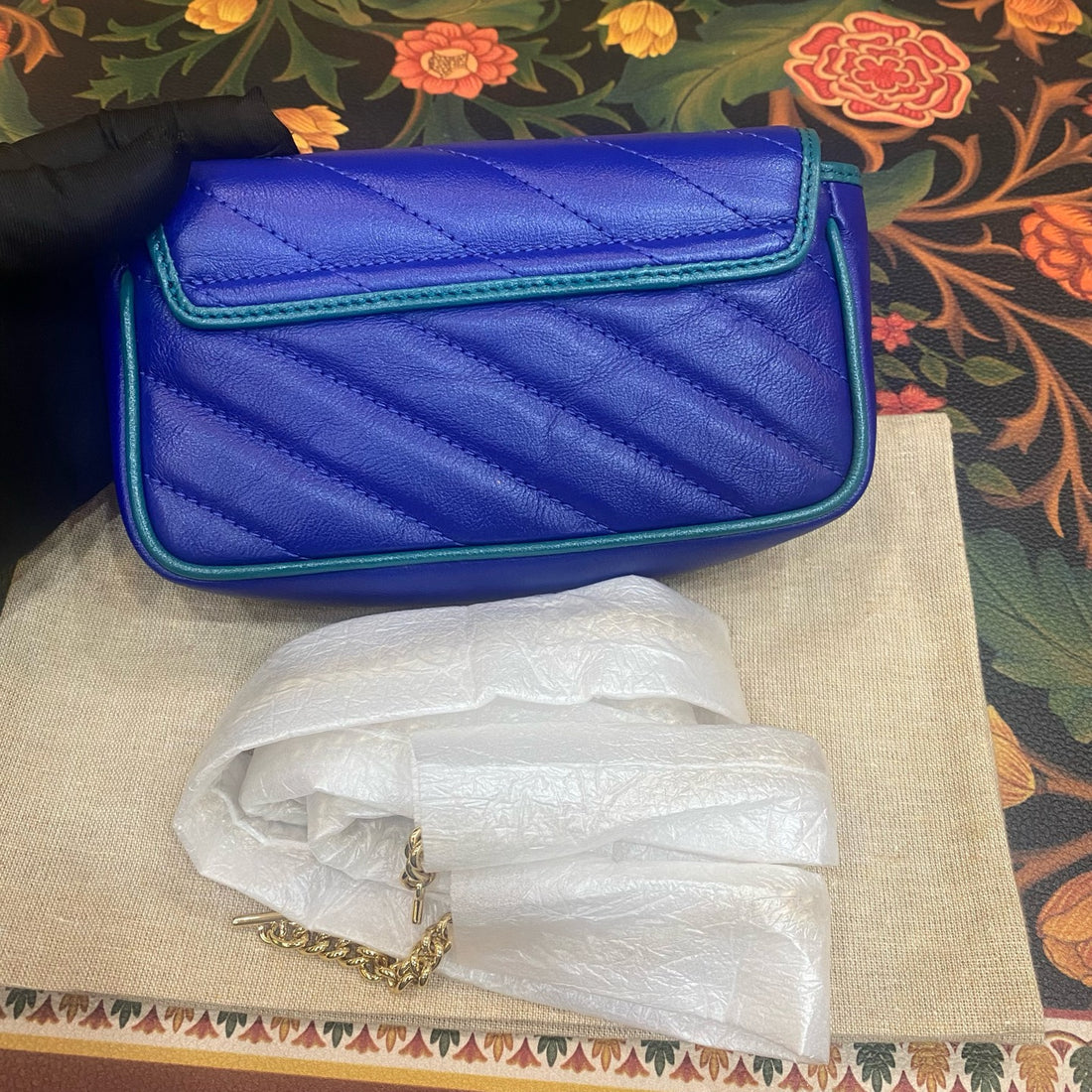 GUCCI GG Marmont Flap Leather Crossbody Bag