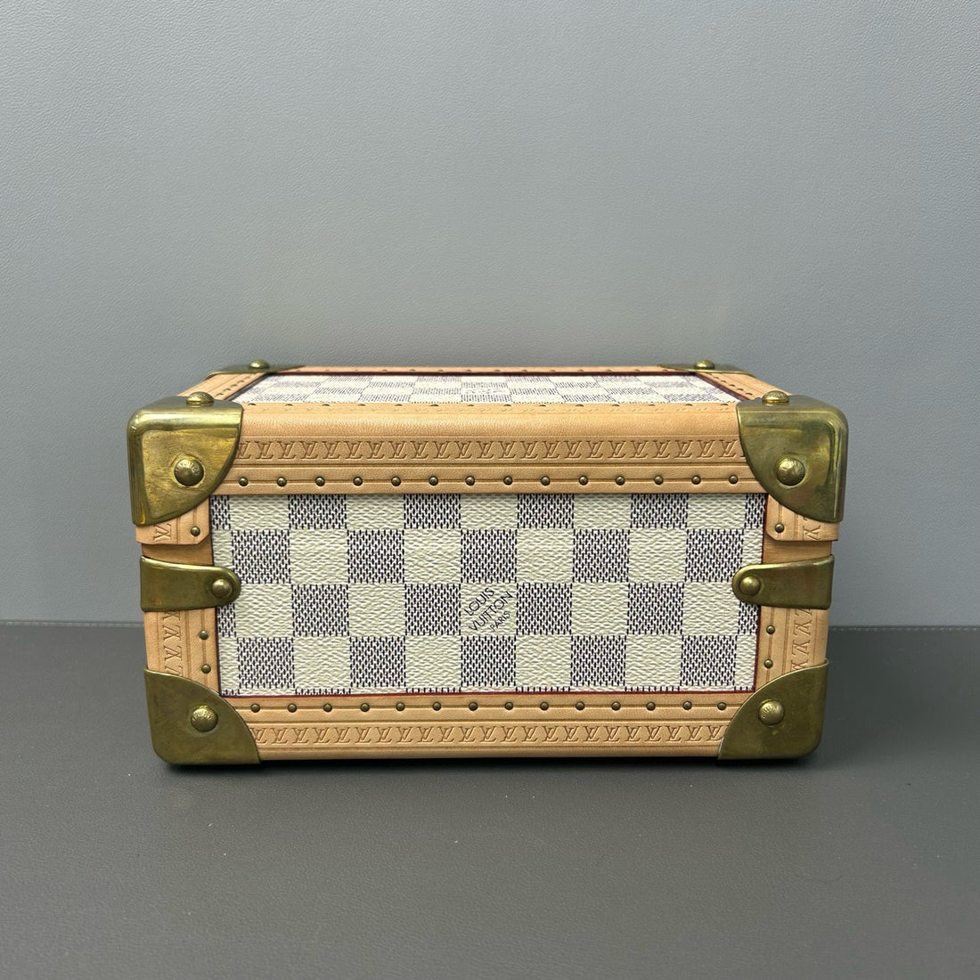Louis Vuitton/I monogram Damier watch and jewelry case, poplar wood + leather + metal, vintage elegance.