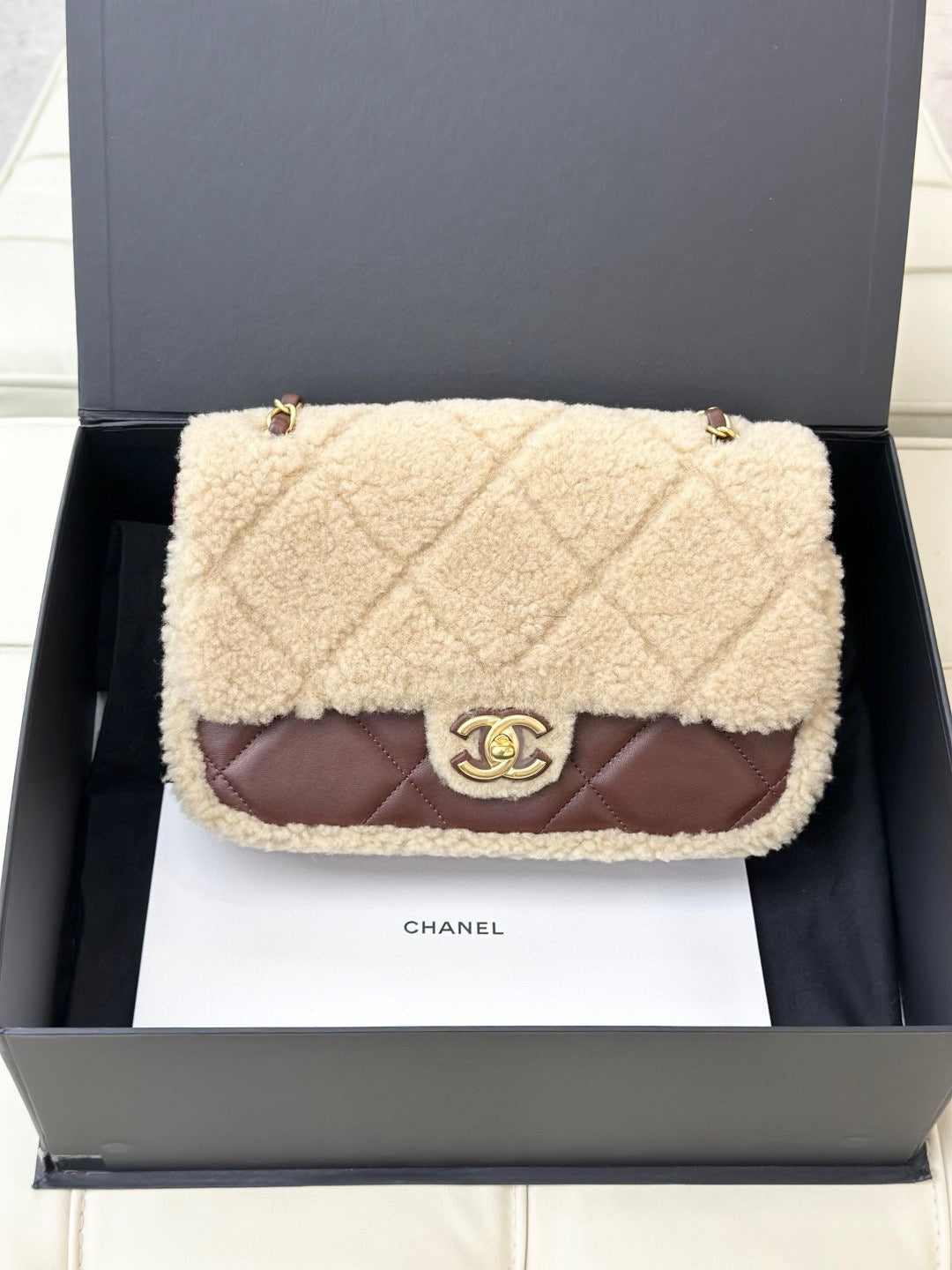 CHANEL Leather handbag