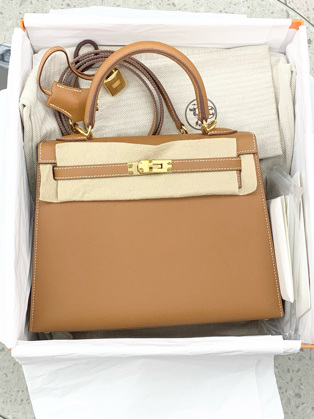 Hermès Kelly 28 Gold GHW Epsom