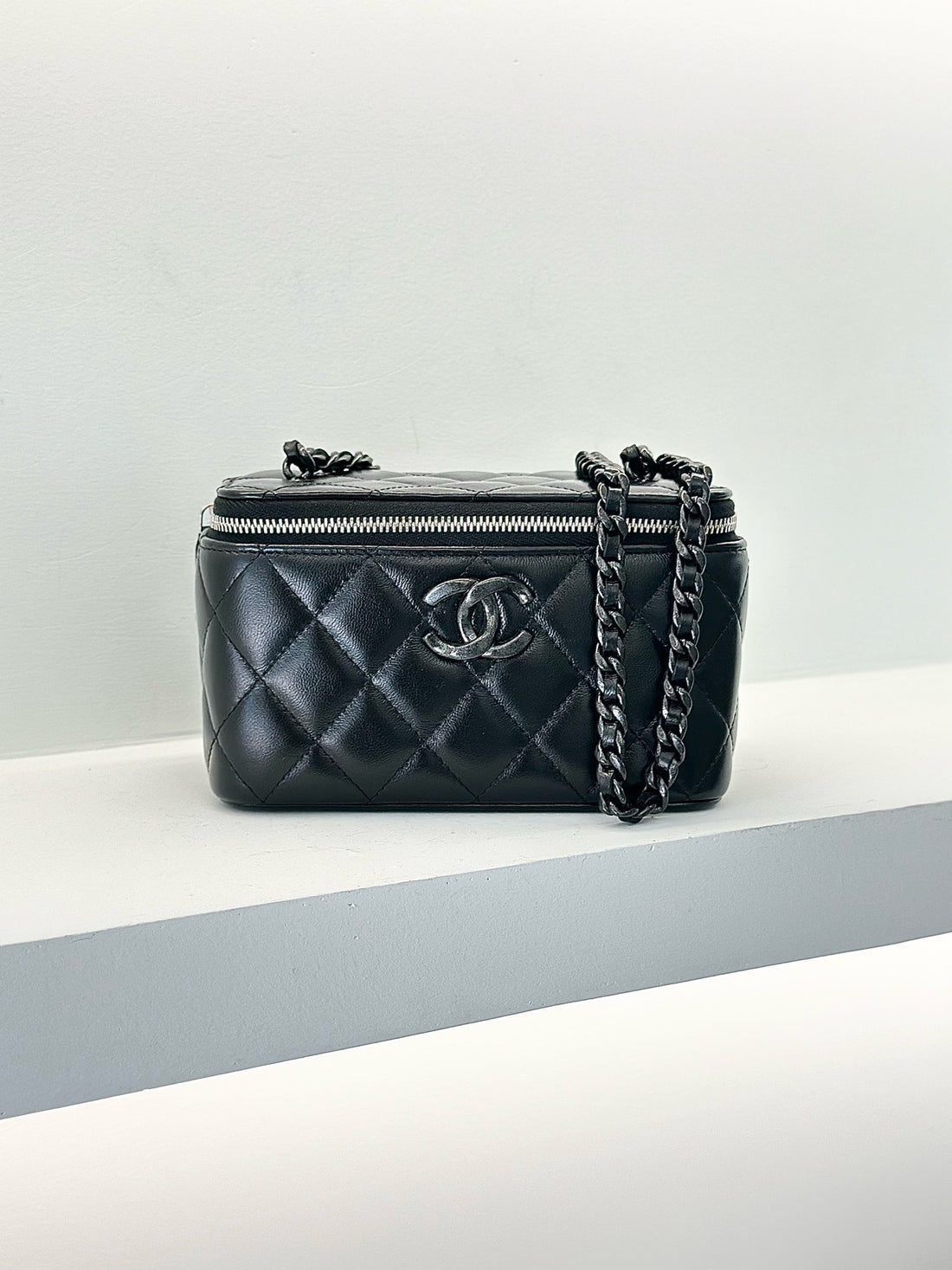 Chanel 24s soblack all-black pearlescent lambskin