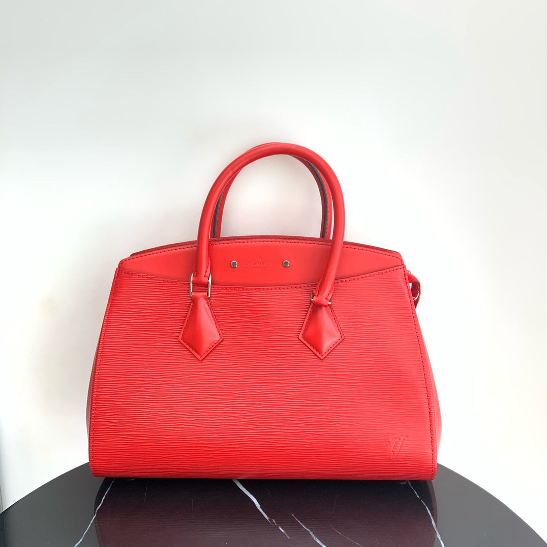 LOUIS VUITTON Epi Soufflot MM Silver Buckle Handbag/Shoulder Bag