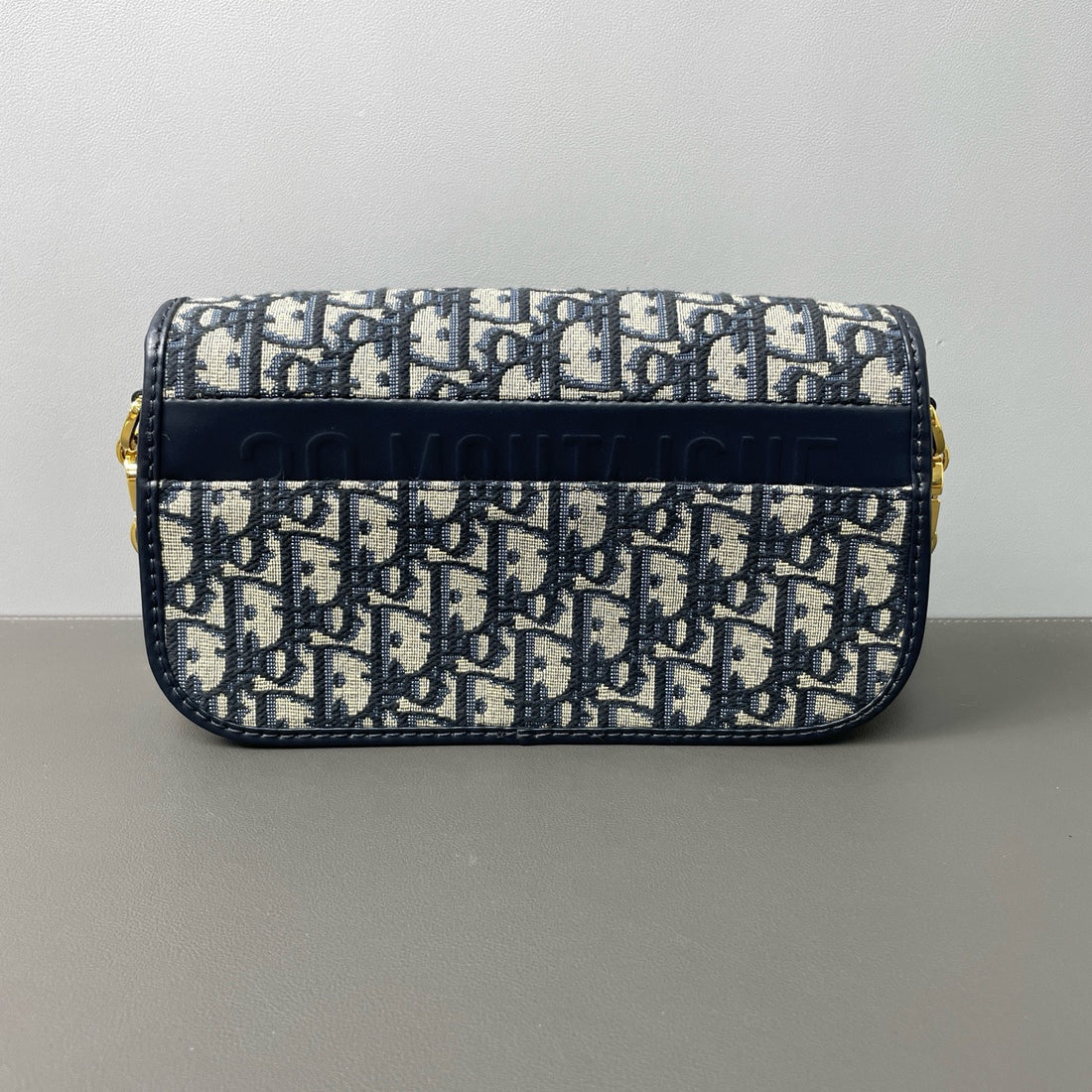 Dior 23-year-old Montaigne Avenue monogram chain bag