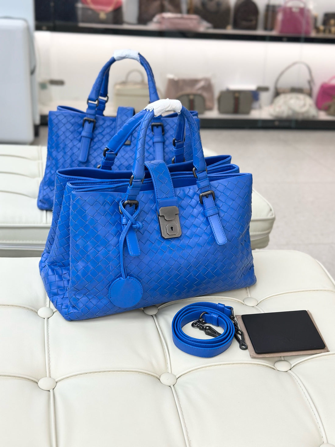 BV Roma Leather Handbag