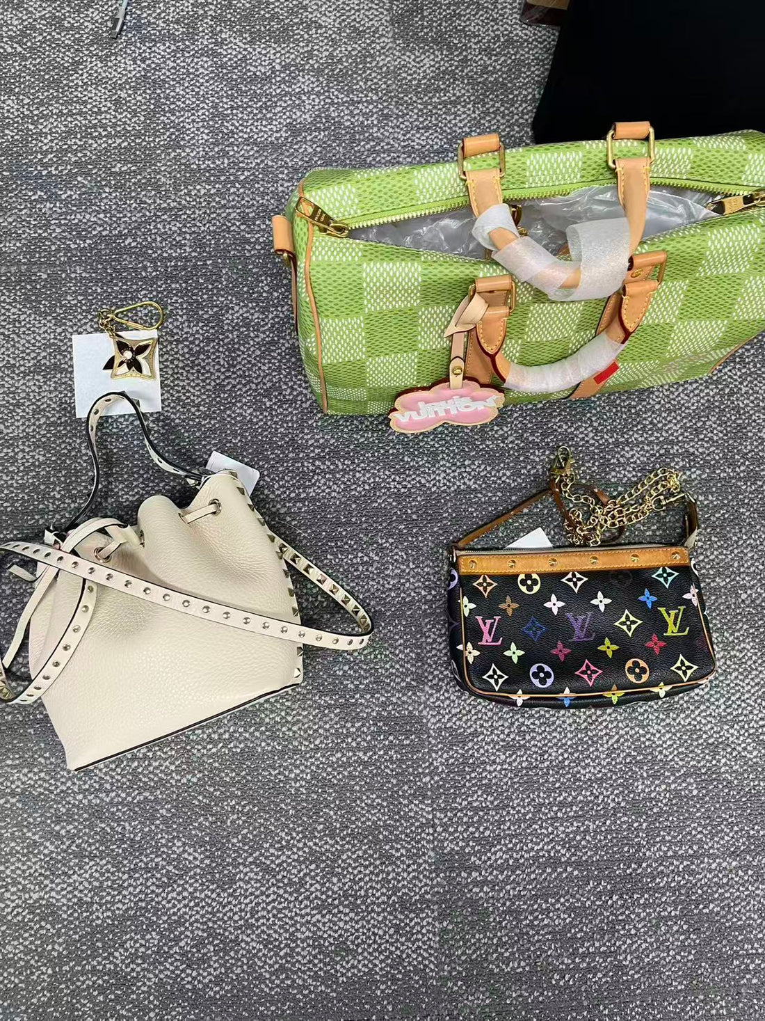 lisa 6bags +4charms  1-4